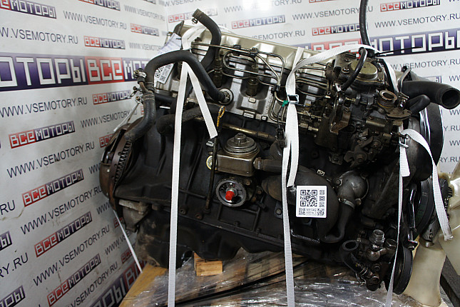 Двигатель вид с боку NISSAN RD28T
