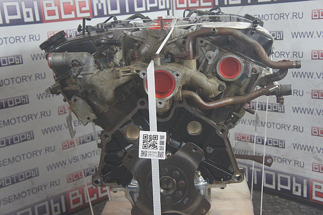 Двигатель вид с боку MITSUBISHI 6G74 DOHC