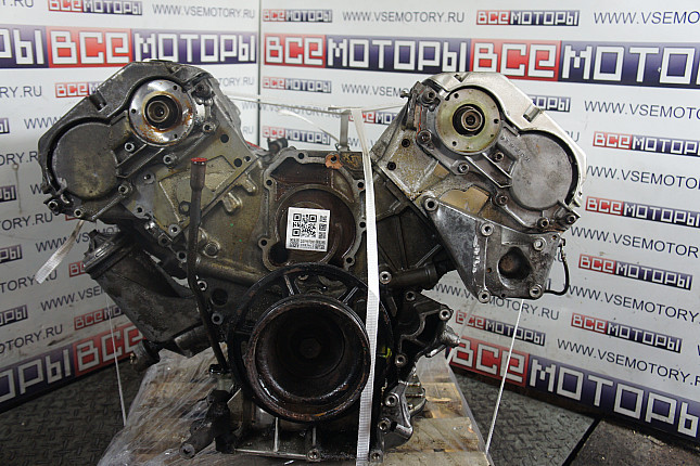 Двигатель вид с боку MERCEDES-BENZ M 119.971