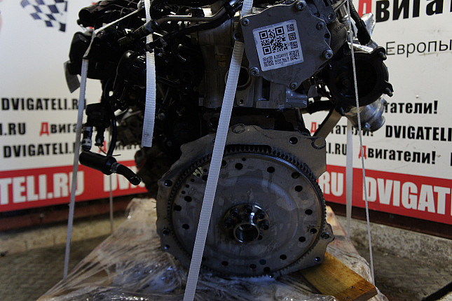 Двигатель вид с боку Audi CDN