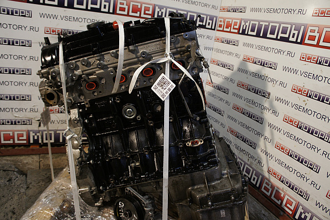 Двигатель вид с боку MERCEDES-BENZ OM 651.955