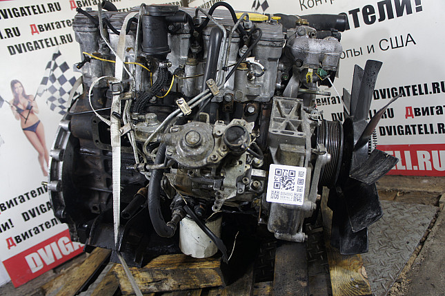 Двигатель вид с боку Land Rover 16 L