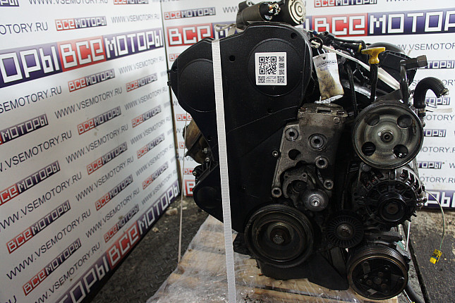 Двигатель вид с боку PEUGEOT RFN (EW10J4)
