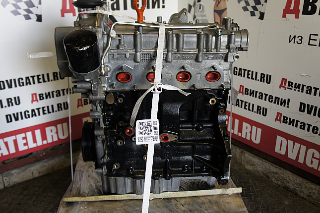 Двигатель вид с боку VW CDGA