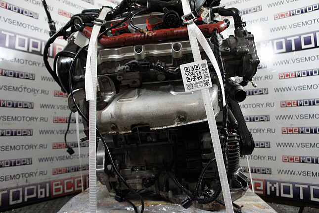 Двигатель вид с боку AUDI AUK