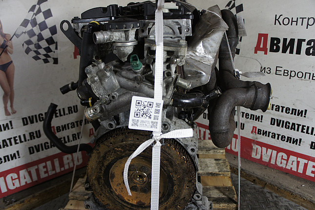 Двигатель вид с боку Peugeot 3FZ (EW12J4)