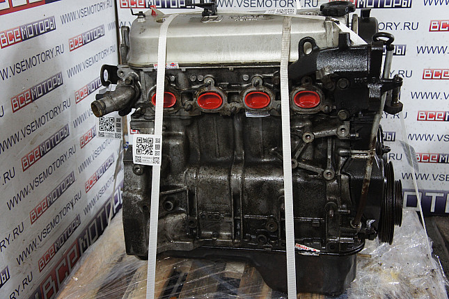 Двигатель вид с боку HONDA F20A4