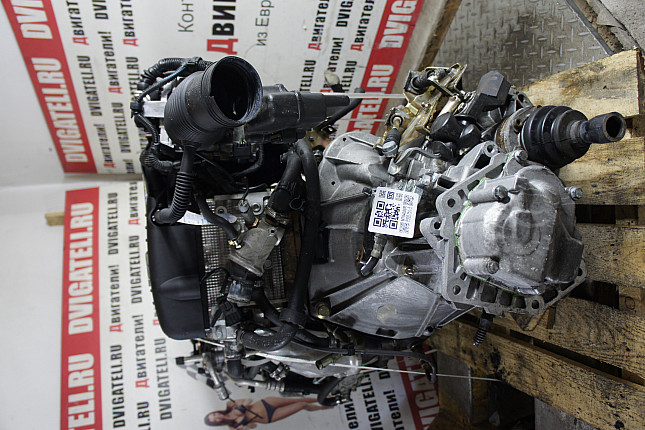 Двигатель вид с боку Lancia 182 B7.000 + МКПП