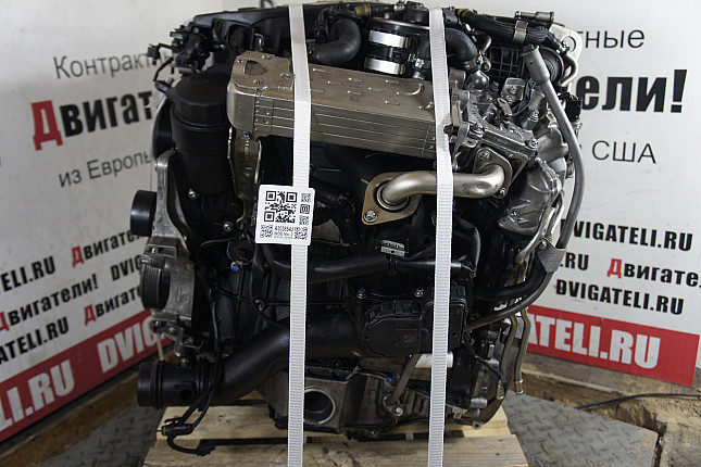 Двигатель вид с боку Mercedes OM 651.912