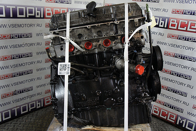 Двигатель вид с боку MERCEDES-BENZ OM 601.943