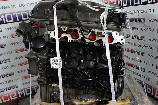 Двигатель вид с боку MERCEDES-BENZ M 111.975