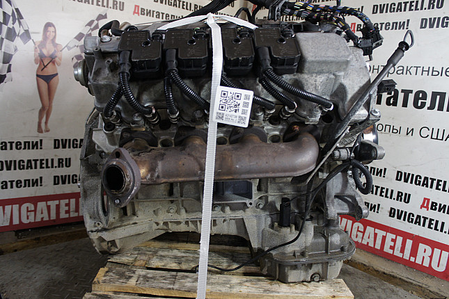 Двигатель вид с боку Mercedes M 113.981