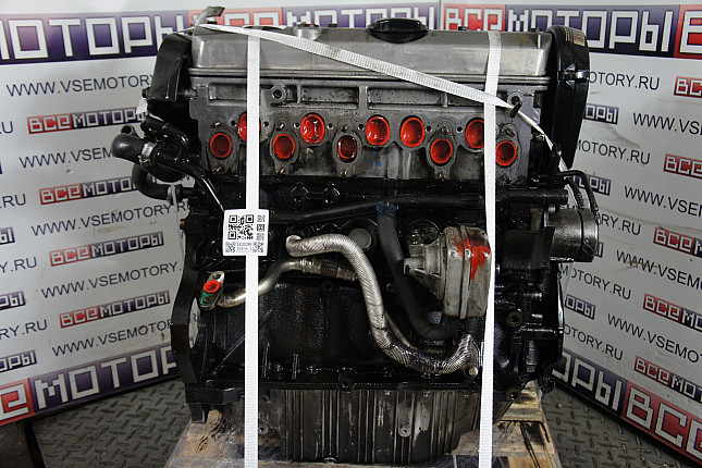Двигатель вид с боку VOLVO D 5252 T