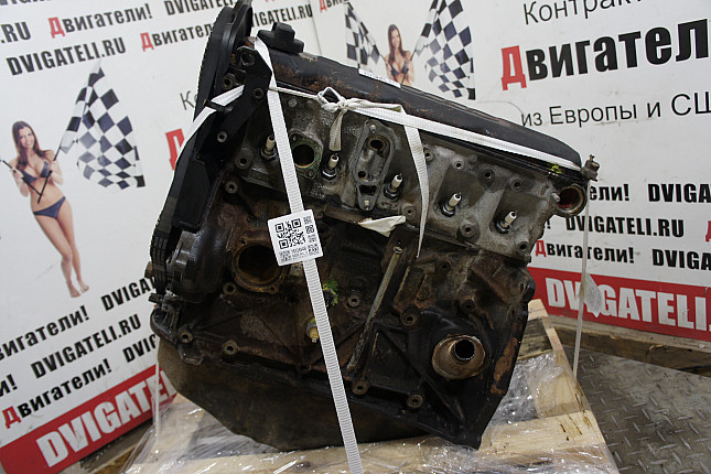 Двигатель вид с боку Audi AAR