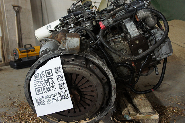 Двигатель вид с боку DAF FX28OM
