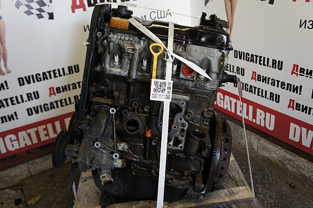 Двигатель вид с боку Audi AAD