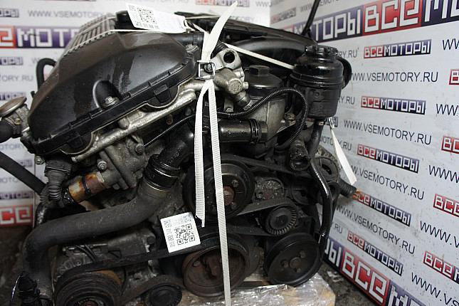 Двигатель вид с боку BMW M52 B25 (Vanos)