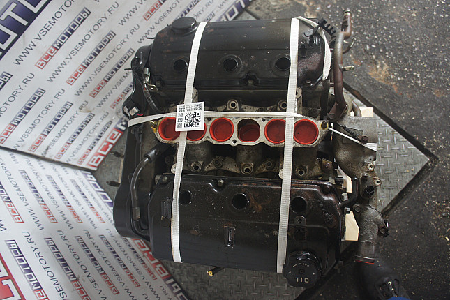 Фотография контрактного двигателя сверху MITSUBISHI 6G74 DOHC