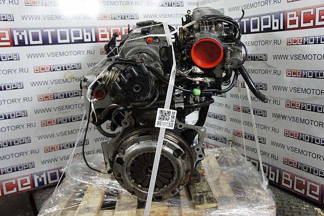 Двигатель вид с боку MAZDA F2 