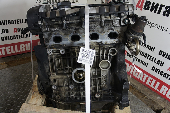 Двигатель вид с боку Skoda BCA