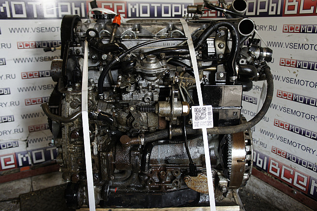 Двигатель вид с боку Fiat 8140.47