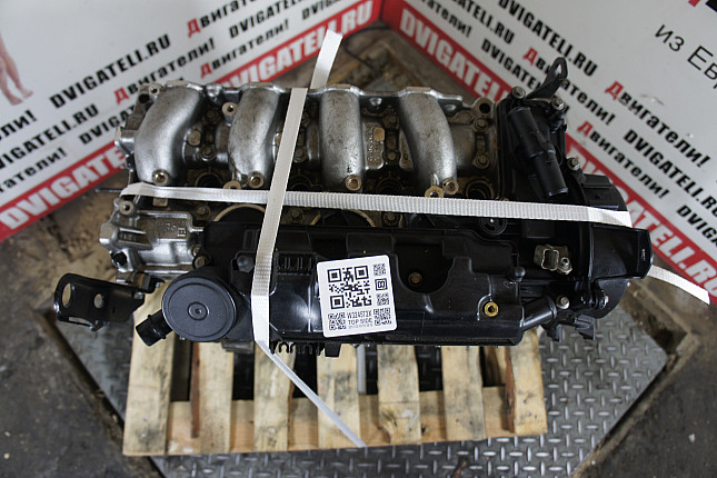 Фотография контрактного двигателя сверху Land Rover 224DT с теплообменником и корпусом масленого фильтра 