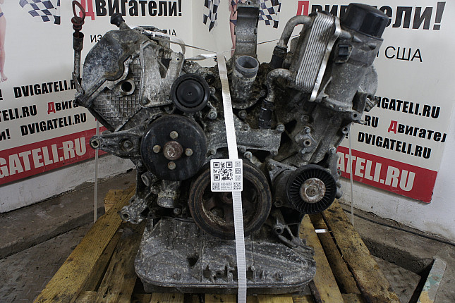 Двигатель вид с боку Mercedes M 112.921