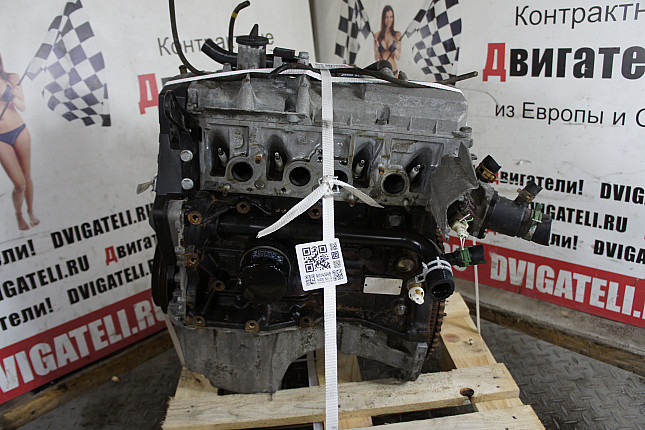 Двигатель вид с боку Renault K7M 702