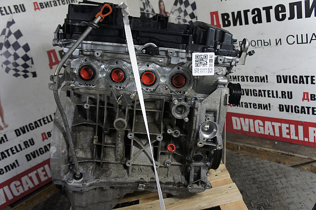 Двигатель вид с боку Mercedes M 271.860