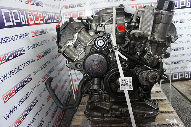 Двигатель вид с боку MERCEDES-BENZ M 112.921