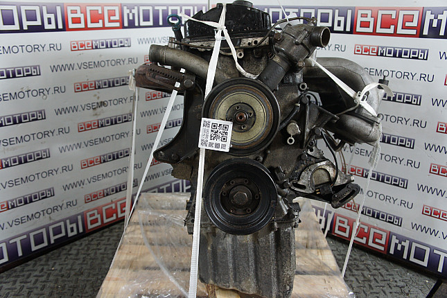 Двигатель вид с боку MERCEDES-BENZ M 102.924