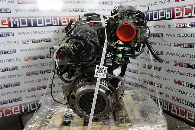 Двигатель вид с боку MAZDA F2 