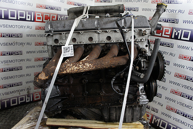 Двигатель вид с боку MERCEDES-BENZ OM 602.940