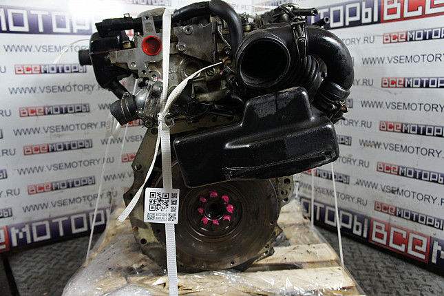 Двигатель вид с боку NISSAN SR20DE 