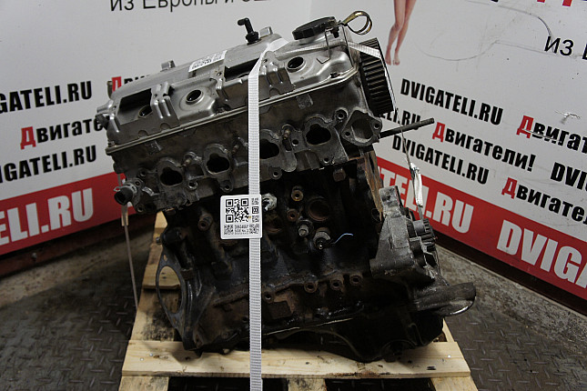 Двигатель вид с боку Mitsubishi 4G18
