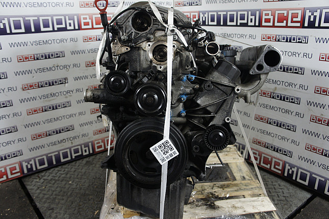 Двигатель вид с боку MERCEDES-BENZ OM 611.960