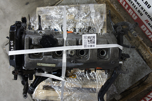 Фотография контрактного двигателя сверху Toyota 3S-FE