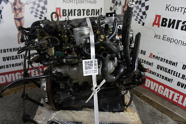 Двигатель вид с боку Nissan GA14DE 