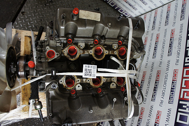 Фотография контрактного двигателя сверху FORD sohc 4.0