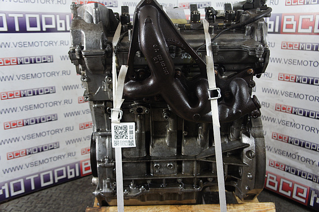 Двигатель вид с боку MERCEDES-BENZ OM 668.940
