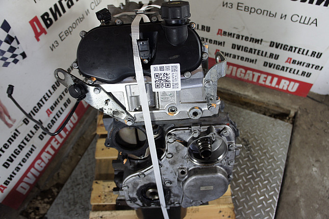 Двигатель вид с боку Iveco F1CE3481J