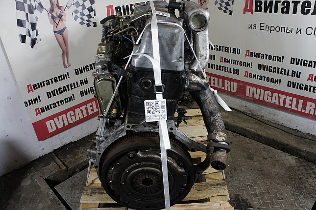 Двигатель вид с боку Mercedes OM 616.939