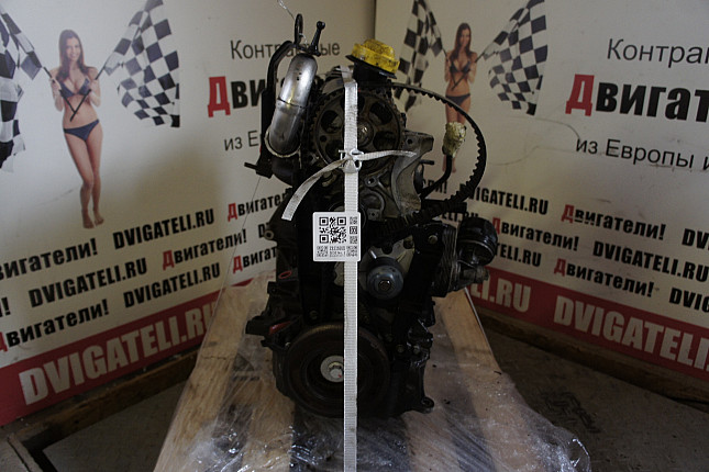 Двигатель вид с боку Renault K9K 728