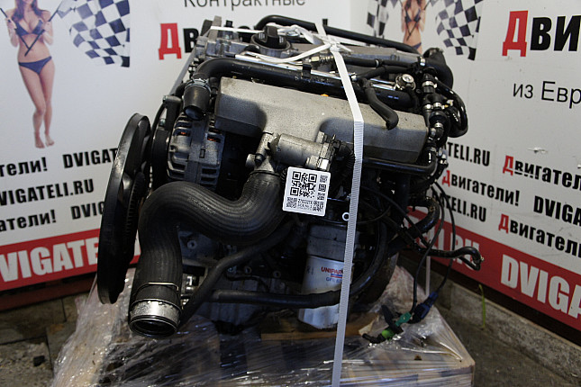 Двигатель вид с боку Audi AWT