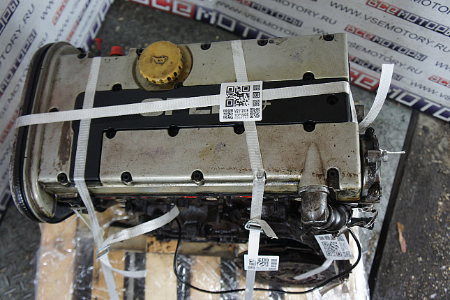Фотография контрактного двигателя сверху OPEL C 20 XE
