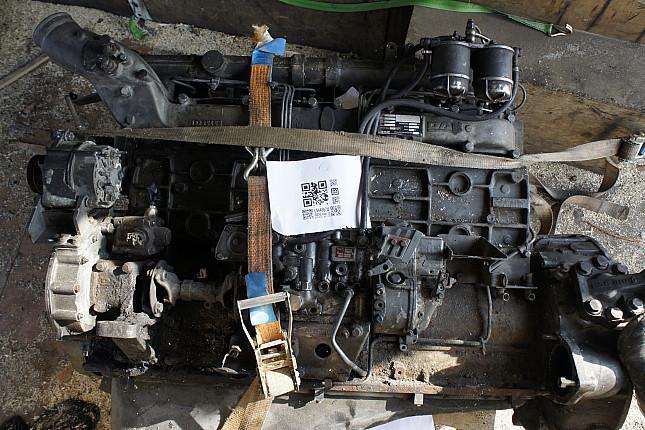 Двигатель вид с боку DAF XF-315
