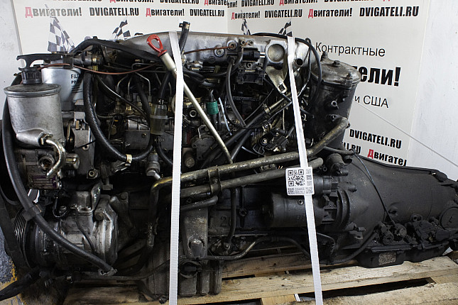 Двигатель вид с боку Mercedes OM 603.971 + АКПП