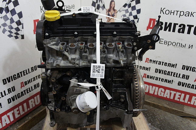 Двигатель вид с боку Renault K9K 732
