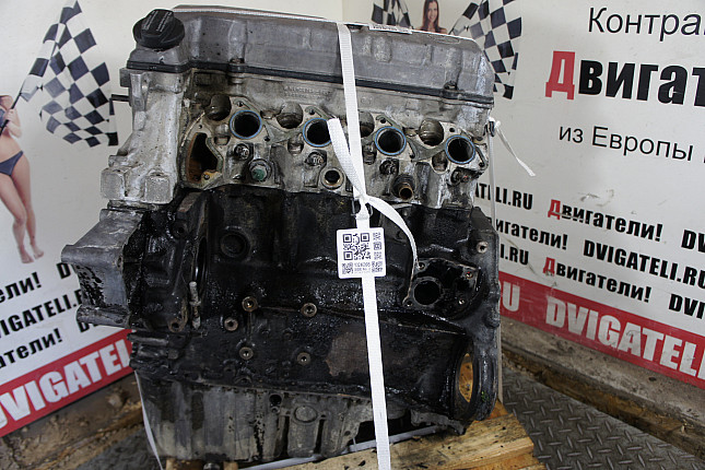 Двигатель вид с боку Mercedes OM 601.943