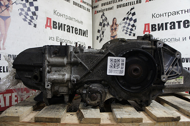 Двигатель вид с боку Mercedes M 266.920